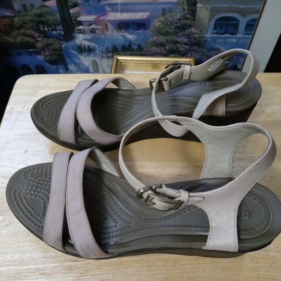 π‘π‘ CROCS FASHIONABLE SANDALS π’π’A FABULOUS GIFT π GIVING. - Picture 12 of 15